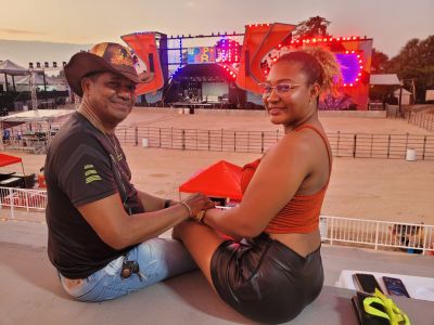 notícia: 'Essa arena ficou perfeita para ver o Wesley Safadão', diz casal que chegou seis horas antes do show na 53ª Expofeira