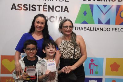 notícia: 'Suporte que deveria existir em todos os grandes eventos', diz mãe sobre crachás de identificação infantil na 53ª Expofeira do Amapá