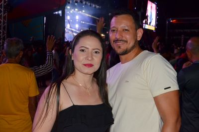 A estudante Adriele da Costa, fã do cantor curtiu o show ao lado do namorado 