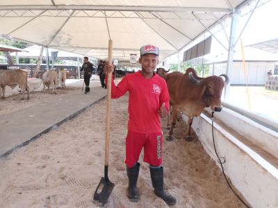 notícia: ‘A feira me trouxe oportunidade de emprego’, diz cuidador de animais que trabalha na 53ª Expofeira do Amapá