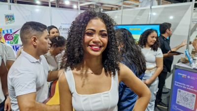 notícia: ‘Quero levar isso como minha carreira’, conta aluna do Centro Walkíria Lima ao se apresentar na 53ª Expofeira do Amapá