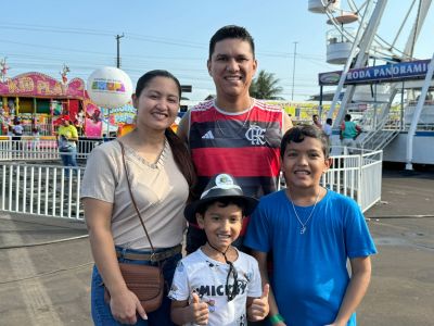 notícia: Família do Vale Verde escolhe a 53ª Expofeira do Amapá para comemorar aniversário de 12 anos do filho