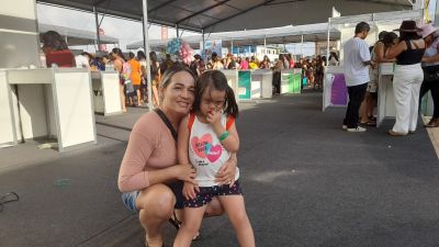 notícia: 'Essa iniciativa do Governo do Estado é muito bacana', diz mãe ao levar a filha para brincar no parque de diversões da 53ª Expofeira