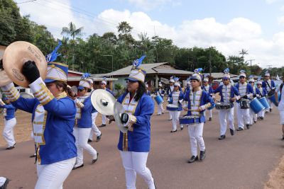 notícia: Governo do Amapá reúne mais de 900 estudantes em desfile cívico no distrito de Santo Antônio da Pedreira