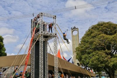 notícia: Parede de escalada e tirolesa levam adrenalina ao público no último dia do Festival Equinócio 2024, promovido pelo Governo do Estado