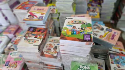 notícia: Governo do Amapá distribui mais de 280 mil livros didáticos para escolas públicas estaduais