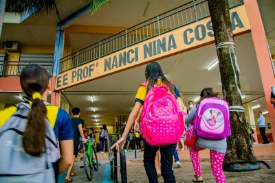 notícia: Governo do Estado promove projeto que valoriza raízes amapaenses na Escola Estadual Prof.ª Nancy Nina da Costa, em Macapá