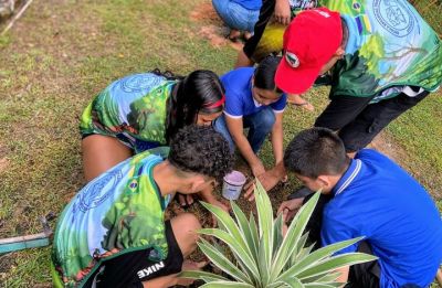 notícia: Projeto de Educação Ambiental reúne 150 alunos da Escola Estadual Professor Antônio Castro Monteiro, em Macapá  