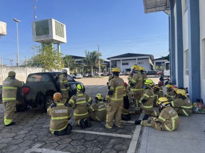 notícia: Governo do Amapá realiza treinamento de Corpo do Bombeiros Militar para salvamento de vítimas de acidante de trânsito