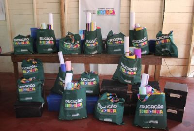 notícia: Governo do Amapá entrega kits pedagógicos para escolas indígenas do território Wajãpi