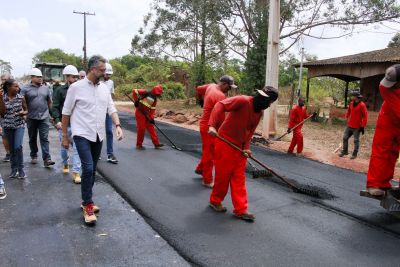 notícia: Governador Clécio Luís acompanha reta final da pavimentação asfáltica no ramal Porto de Céu, em Macapá