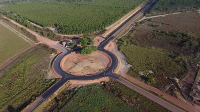 notícia: Governo do Estado conclui asfaltamento da rotatória na AP-070 que dá acesso a mais duas rodovias em Macapá