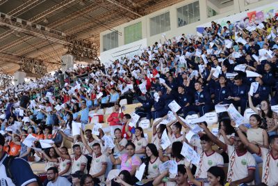 notícia: Governo do Amapá reúne mais de 6 mil estudantes para revisão do Enem 2024 no Estádio Zerão