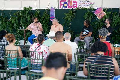 notícia: Governo do Estado promove debate sobre literatura e música durante Folia Literária Internacional do Amapá