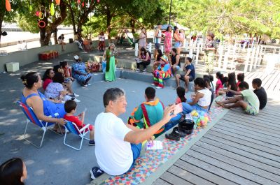 notícia: Contação de histórias encanta crianças durante Folia Literária Internacional do Amapá, organizada pelo Governo do Estado