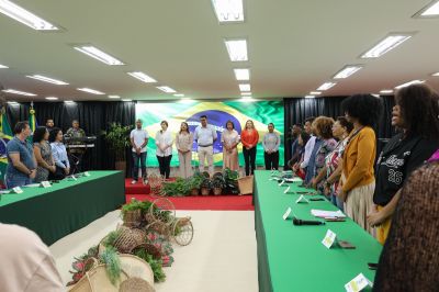 notícia: Governo do Amapá inicia 3ª edição do Estágio Amazônico de Português Língua Estrangeira para professores franceses