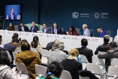 notícia: ‘Está na hora de utilizar os recursos da floresta a favor de quem mora nela’, defende governador do Amapá em painel na COP29