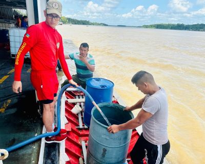 notícia: Governo do Amapá conclui entrega de 130 mil litros de água potável para comunidades ao Sul do Bailique, em Macapá