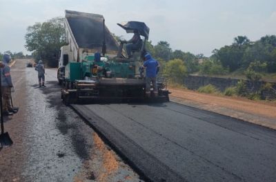 notícia: Governo do Amapá intensifica obras de requalificação da rodovia JP com aplicação da primeira capa asfáltica