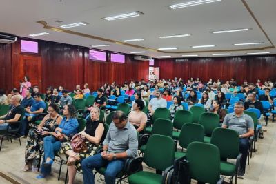 notícia: Ueap promove encontro de pedagogia com foco em discussões sobre práticas educacionais na Amazônia