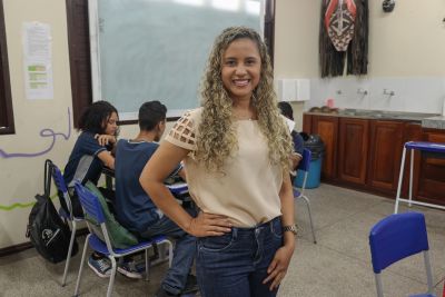 notícia: ‘Os laboratórios novos facilitam o nosso trabalho’, comemora professora da Escola Estadual Antônio João, entregue pelo Governo do Amapá