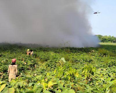 notícia: Corpo de Bombeiros do Amapá e Grupo Tático Aéreo atuam para controlar fogo em grande área na Lagoa dos Índios, em Macapá