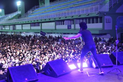 notícia: Público cristão vibra em show de Thalles Roberto durante a abertura da Jornada Gospel, apoiada pelo Governo do Amapá