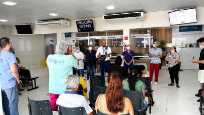 notícia: Pacientes, acompanhantes e funcionários do Hospital de Emergências de Macapá recebem projeto gospel no Dia do Evangélico