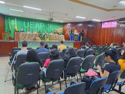 notícia: Ueap debate práticas pedagógicas sobre a educação básica e o ensino superior na Amazônia