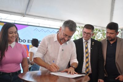 notícia: Governador Clécio Luís sanciona lei que cria os programas gratuitos 'CNH do Povo' e 'Jovem Motora', em Macapá