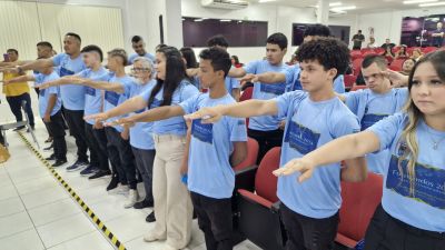 notícia: Com apoio do Governo do Estado, estudantes jovens e adultos da Escola Estadual Paulo Freire celebram formatura, em Macapá