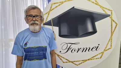 notícia: 'Nunca é tarde para aprender', diz idoso na cerimônia de formatura da Escola Popular Paulo Freire, promovida pelo Governo do Amapá