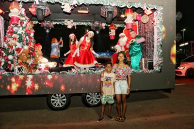 notícia: Governo do Amapá leva a magia natalina para as ruas de Macapá e encanta famílias com o ‘Trenó do Papai Noel’