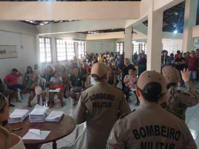 notícia: Governo do Amapá orienta 200 empreendedores sobre cuidados contra incêndios durante vendas no maior maior Ano Novo da Amazônia