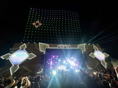 notícia: FOTOS: Alok leva multidão ao delírio com espetáculo de drones, lasers e mix de eletrônico, samba e internacional no Réveillon do Amapá