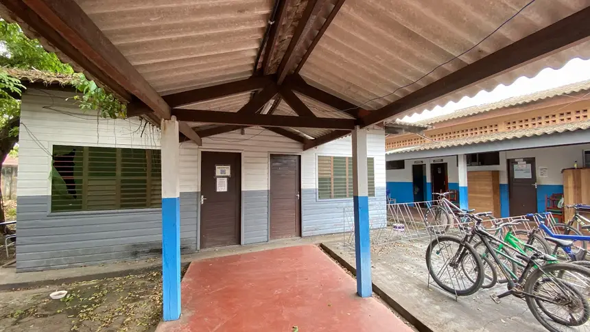 A antiga biblioteca, em madeira, será reconstruída em alvenaria