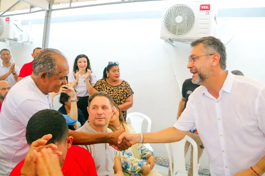 Novo prédio também beneficia servidores, como Seu ″Salim″, que trabalha no Sine há 32 anos