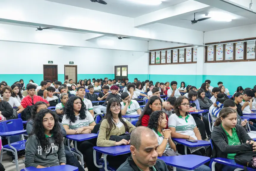 Mais de 100 estudantes participaram do evento