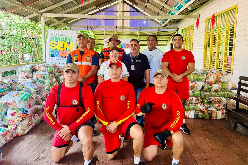 Major Wagner Reis (em pé à esquerda), junto com as equipes do Corpo de Bombeiros, Seas e Mobilidade e Participação Popular.