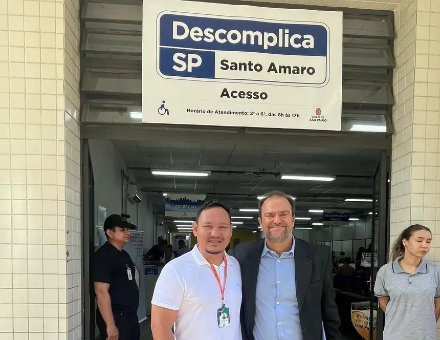 Diretor-geral de Atendimento, Wenderson Leite, e o consultor Daniel Annenberg no Descomplica Santo Amaro  