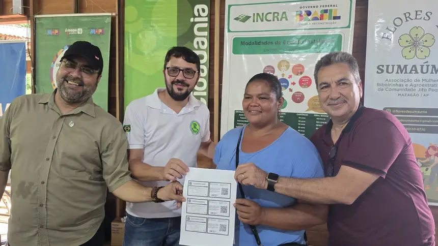 Deucilene Figueiredo, moradora da região ribeirinha do Rio Urubuena, recebeu sua Carteira da Agricultura Familiar