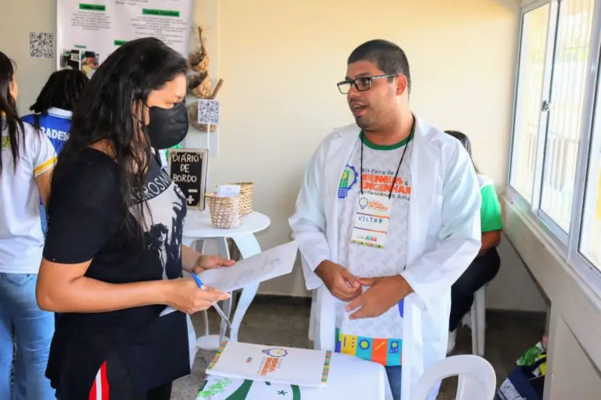Foto: Divulgação/Seed O estudante apresentou o seu projeto e foi o ganhador da feceap em 2024, levando o valor de R$ 6.500,00