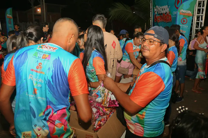 Foto: Aog Rocha/GEA Cerca de 1,2 mil moradores ganharam doces e chocolate