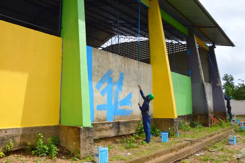 Na etapa atual, as equipes realizam ajustes nos alambrados,e serviços de pintura nas áreas interna e externa