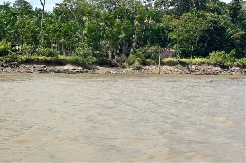 As terras caídas são um fenômeno natural de erosão das margens dos rios, causado pelo fluxo das águas e pelas fortes chuvas.