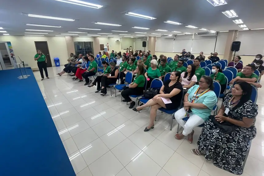 Foto: Divulgação/Super Fácil Servidores recebendo informações para os 8 dias de atendimento em Mazagão