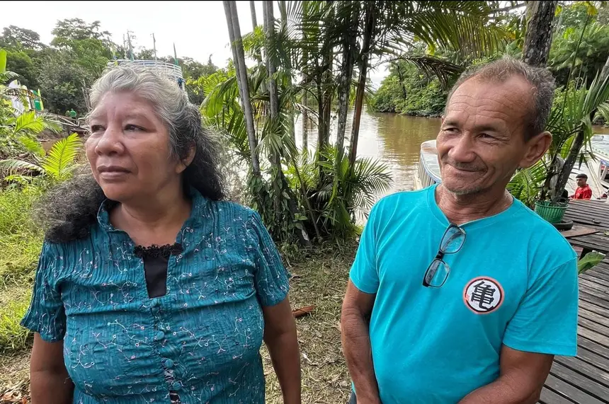 População feliz pelos serviços ofertados pelo Super Fácil das Águas 