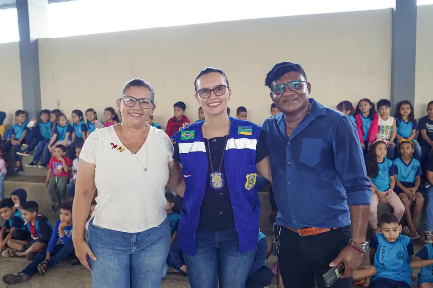 Secretária do bem Estar Animal Laudenice Monteiro, Dra. Bruna Abreu e o diretor da Escola Marly Maria Domingos Rigor 
