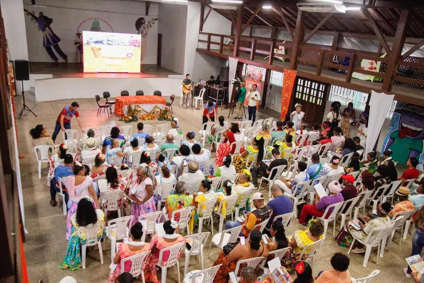  <div class='credito_fotos'>Foto: Gabriel Penha/Fundação Marabaixo   |   <a href='/midias/2025/originais/20250617115523-GF00016171-F00193167.webp' download><i class='fa-solid fa-download'></i> Download</a></div>