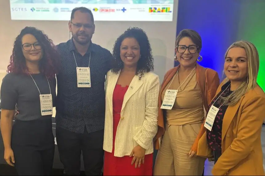 Equipe da Fundação de Saúde com Priscilla Azevedo Souza, Coordenadora-Geral de Residências em Saúde 